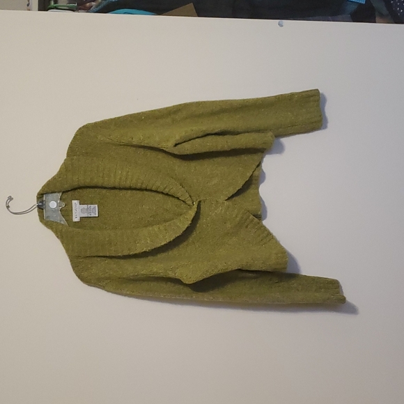 White Stag Sweaters - White Stag Olive Green one button short cardigan.